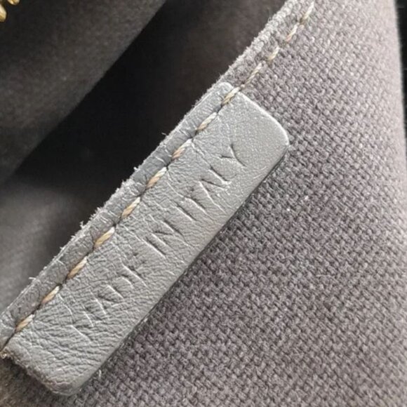 Gorgeous Classic Vintage Burberry Satchel! - Picture 3 of 16